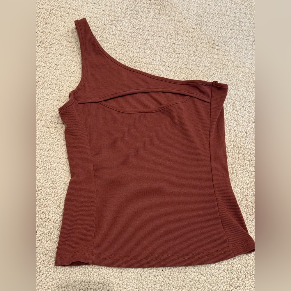 One-Shoulder Cut out Rust Tank - Picture 3 of 4